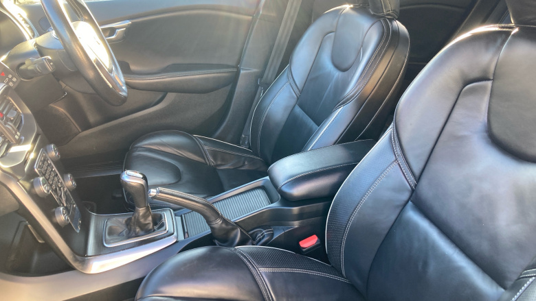 Volvo V40 T3 [152] R DESIGN Pro 5dr Petrol Hatchback